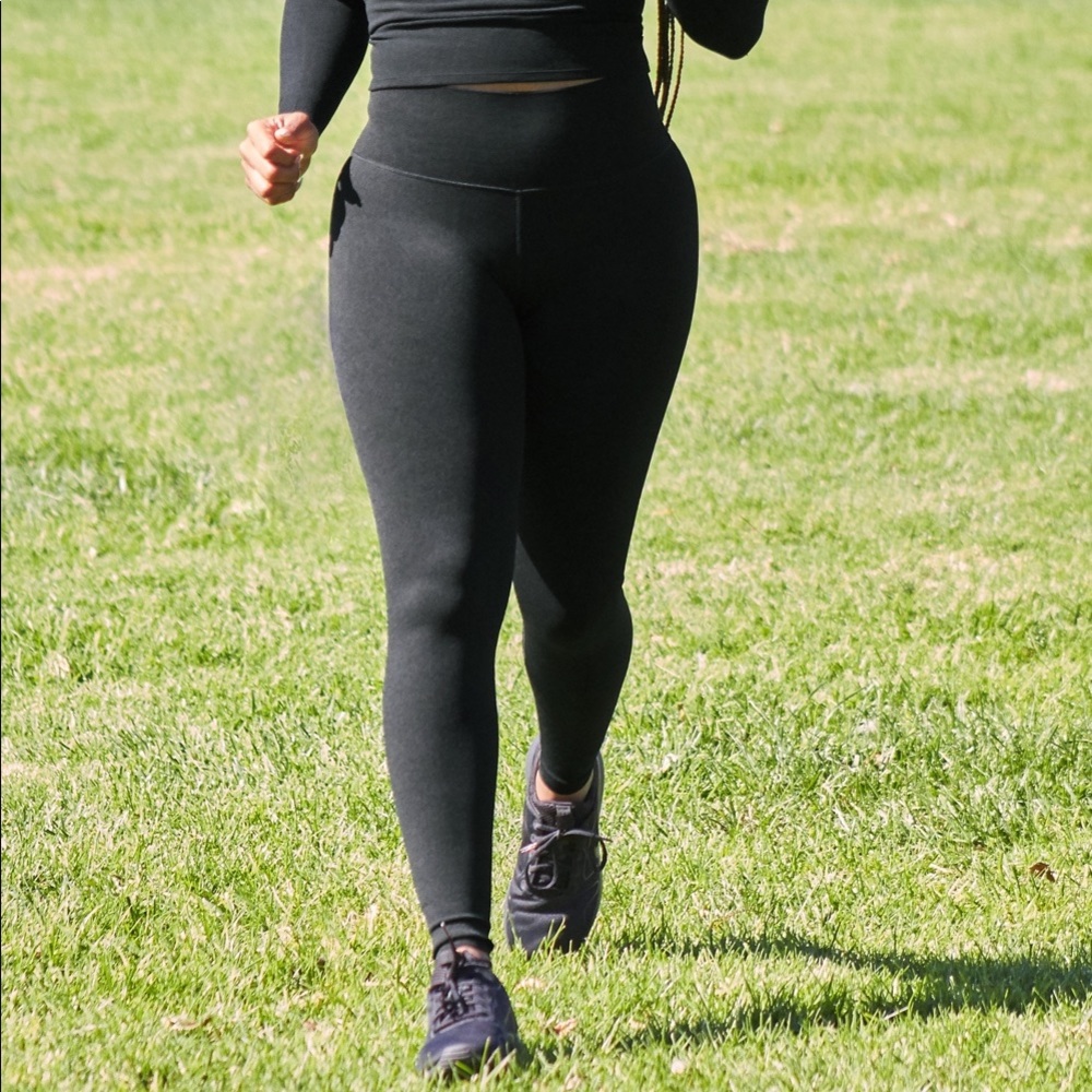 Fabletics high waisted sculptknit leggings - short